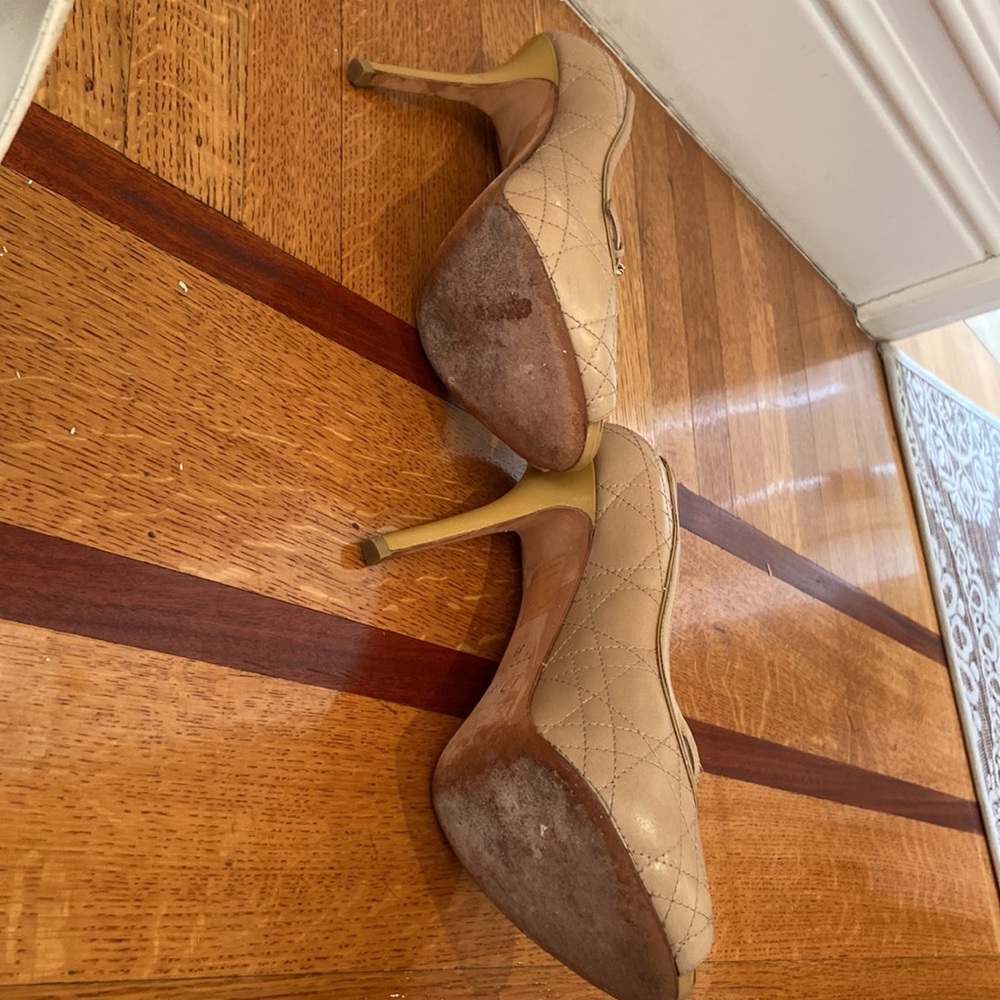 Christian Dior leather cross stitch taupe/tan pumps - Picture 5 of 7